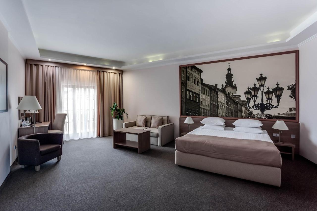 Rius Hotel Lviv Exteriör bild
